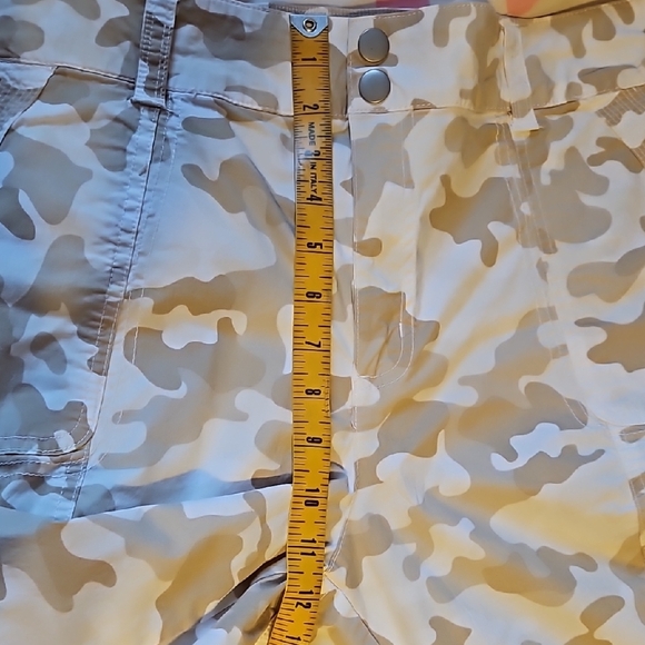 Cato, size 16 Camouflage Capris Cargo Pants - Picture 11 of 15